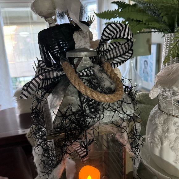 NEW! Spooky Halloween Bride & Groom Corpse Lantern Centerpiece - Picture 5 of 14